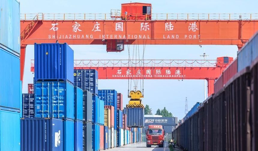Çin'in Shijiazhuang Kara Limanı yılın ilk yarısında 814 Çin-Avrupa ve Çin-Orta Asya yük treni seferine hizmet verdi