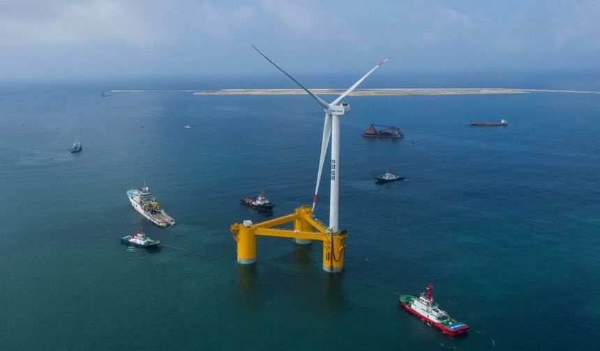 Çin'in tayfuna dayanıklı ilk 16 megavatlık yüzer rüzgar enerjisi platformu devreye alındı