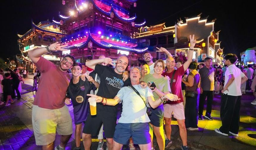 Çin'in Zhangjiajie kenti yaz tatilinde turist akınına uğruyor