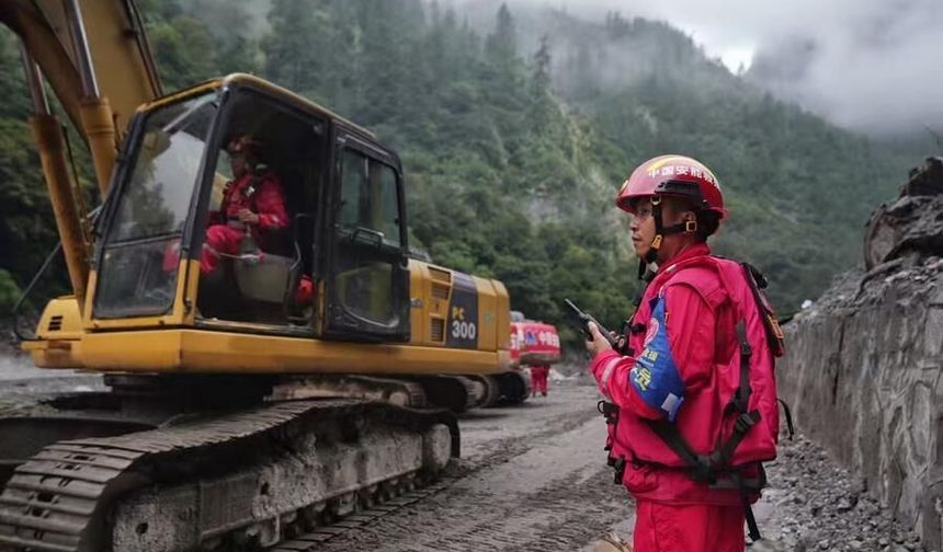 Çinli kurtarma ekipleri heyelanın vurduğu Xizang bölgesinde arama ve kurtarma çalışmalarına devam ediyor