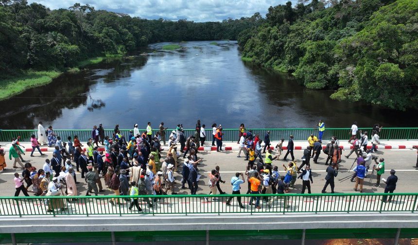 Çinli şirketin Kamerun'da inşa ettiği Nyong Nehri Köprüsü hizmete açıldı