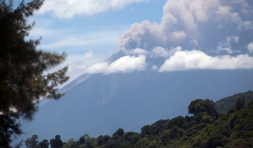 Guatemala'da Fuego Yanardağı'ndaki volkanik faaliyetler şiddetlendi: Ülke genelinde turuncu alarm verildi