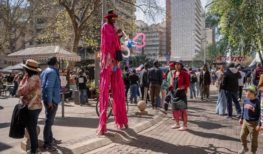 Güney Afrika'da düzenlenen araçsız gün etkinliğinde yayalar sokakların tadını çıkardı