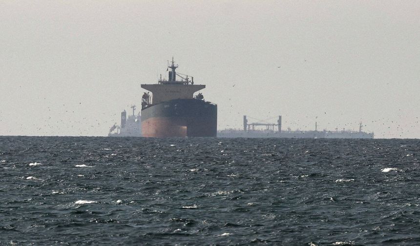 Hürmüz Boğazı yakınlarında bir tanker, patlama sesi duyulduğunu bildirdi