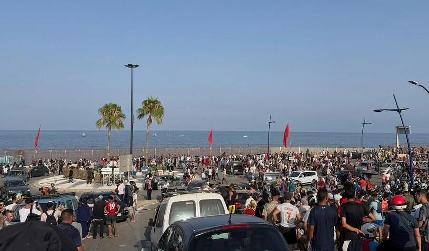 İspanya, Sebte'deki göçmen akınına karşı deniz bariyeri kurdu