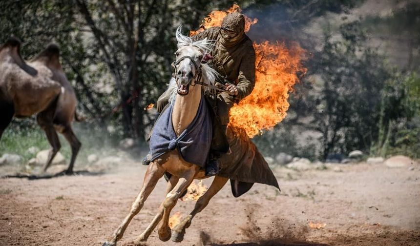 Kırgızistan'da düzenlenen halk festivali renkli görüntülere sahne oldu