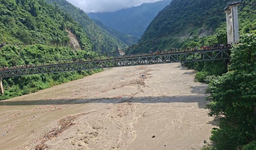 Nepal'deki sel felaketinde 165 kişi hayatını kaybetti, 823 kişiden haber alınamıyor