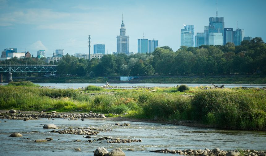 Polonya'da kuraklık nedeniyle Vistül Nehri'nin su seviyesinde büyük düşüş yaşandı