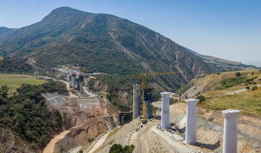 Xi, Çin-Kırgızistan-Özbekistan demiryolunun kaliteli inşasına yönelik çağrı yaptı
