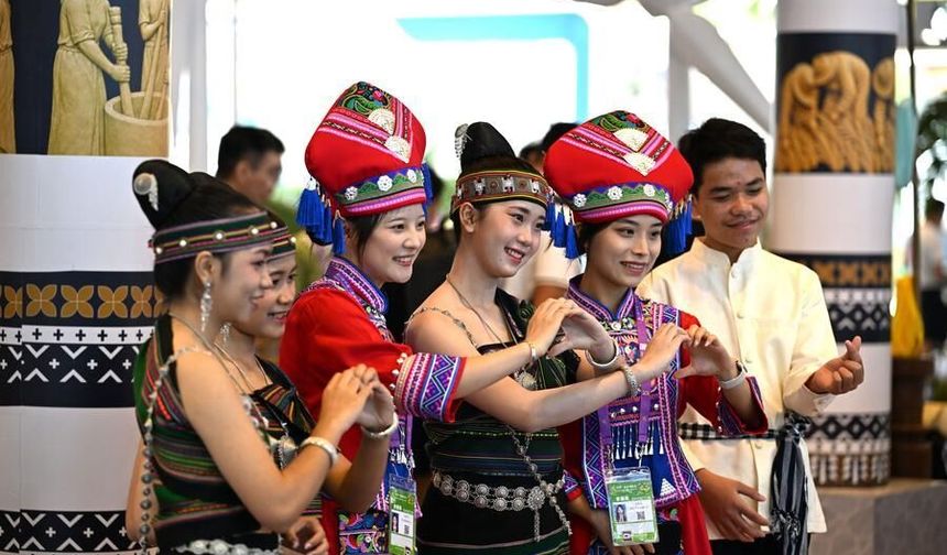 23. Çin-ASEAN Fuarı'nda kültürel gösteriler yoğun ilgi görüyor