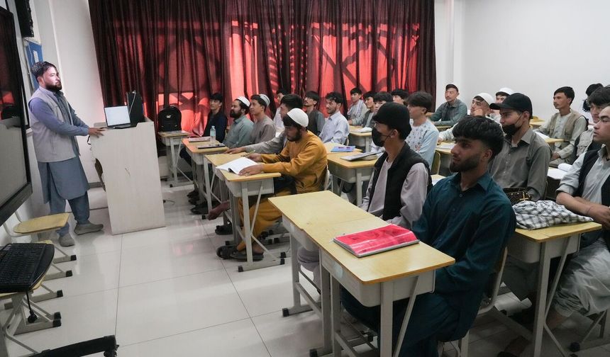 Afganistan'da Kabil Üniversitesi Konfüçyüs Enstitüsü yüzlerce öğrenciye Çince öğretiyor