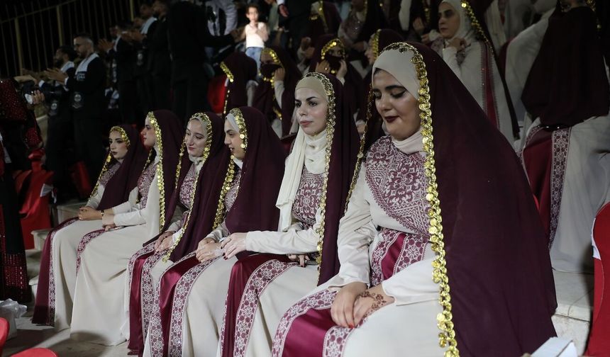 Batı Şeria'da 88 çift toplu nikah töreniyle dünyaevine girdi