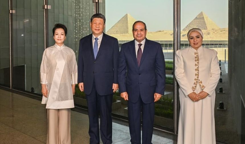 Çin Cumhurbaşkanı Xi ve eşi Peng Liyuan, Büyük Mısır Müzesi'ni ziyaret etti