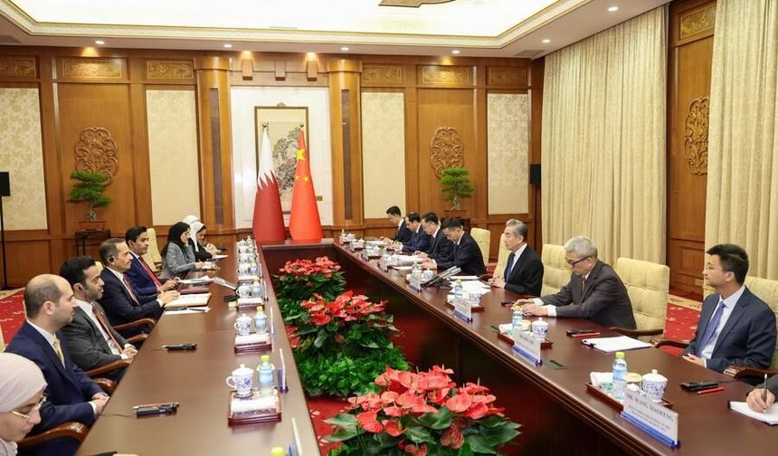 Çin Dışişleri Bakanı Wang, Katar Başbakanı Al Sani ile Beijing'de görüştü