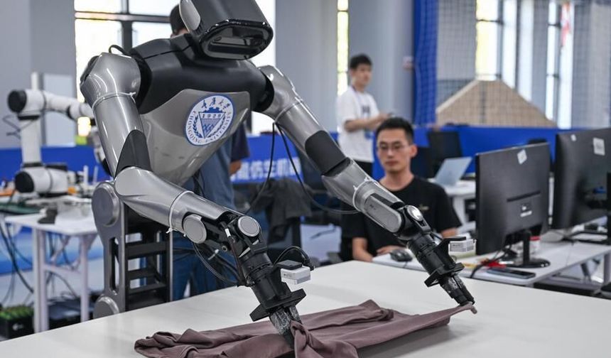 Çin'de akıllı robotlar hünerlerini yarıştırdı