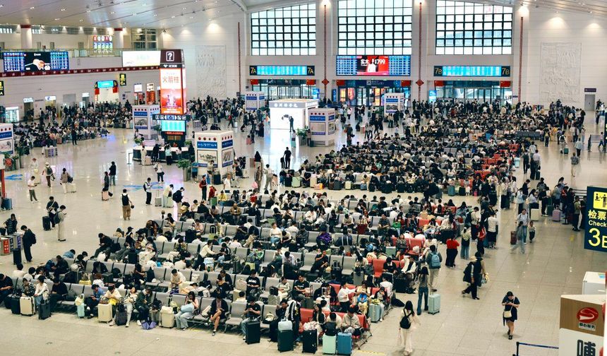 Çin'de Güz Ortası Festivali dolayısıyla seyahat yoğunluğu yaşanıyor