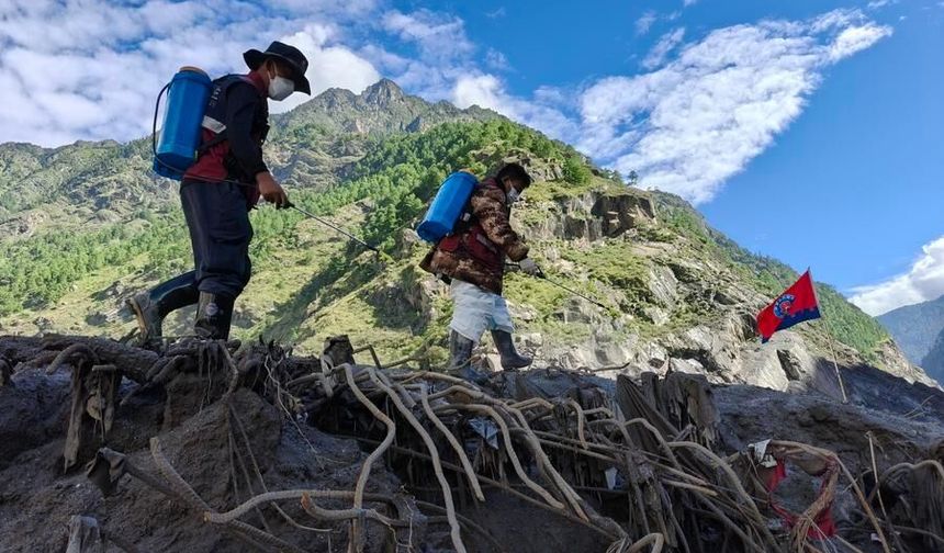 Çin'de heyelan bölgesinde dezenfeksiyon çalışmaları devam ediyor