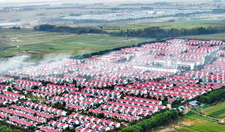 Çin'in Heze kentindeki yeni evlerine taşınan insanlar selden uzak yeni bir hayata başladı