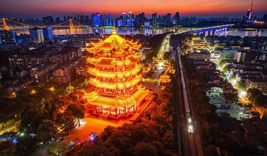 Çin'in Wuhan kentinde gün batımı manzarası