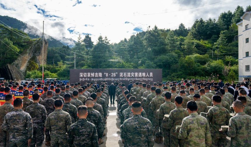 Çin'in Xizang bölgesindeki heyelanda hayatını kaybedenler için anma törenleri düzenlendi