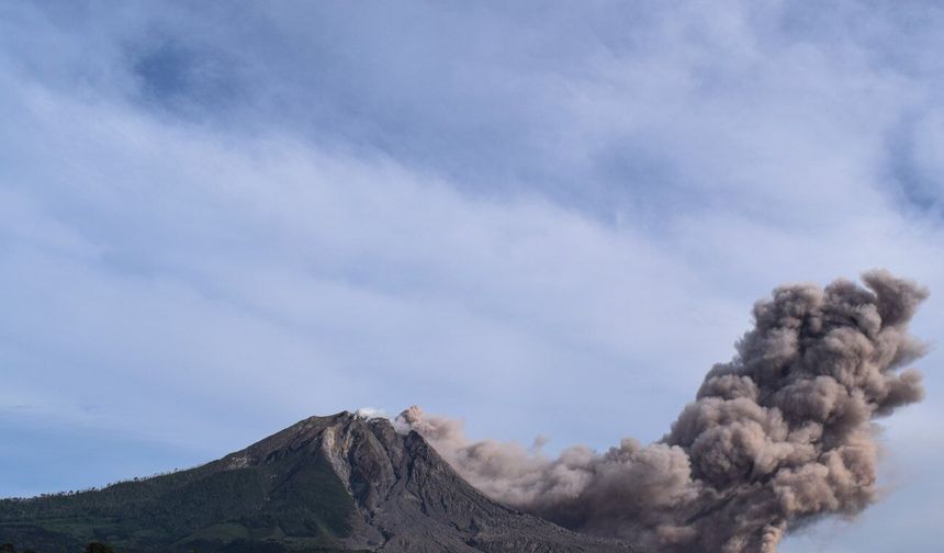 Endonezya'da Sinabung Yanardağı'ndaki volkanik hareketlilik nedeniyle 615 kişi tahliye edildi