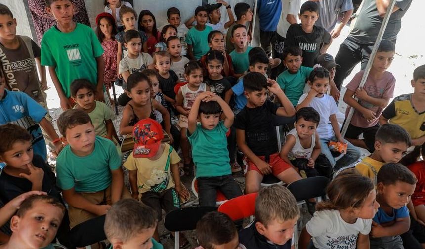 Filistin Kızılayı, 'Hayal Otobüsü' projesiyle Filistinli çocuklara destek oluyor