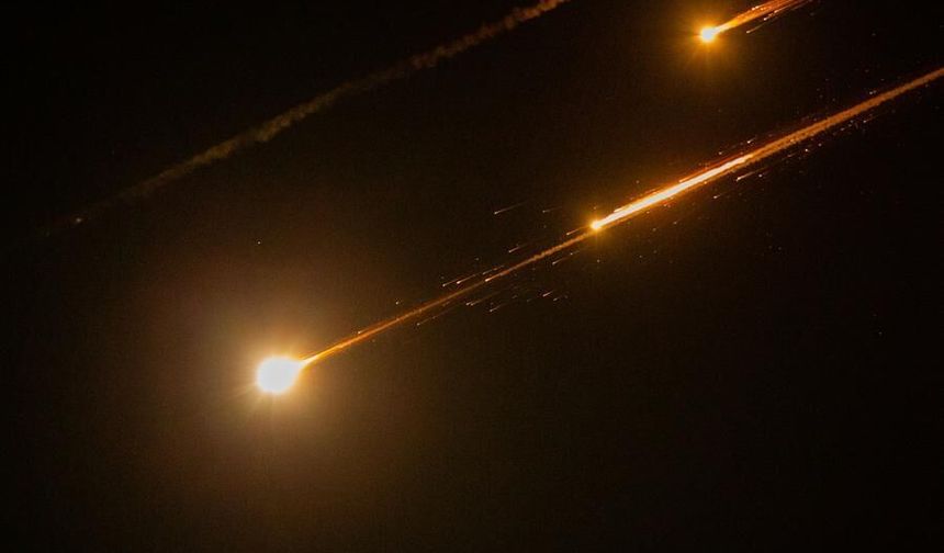 İran: Daha uzun menzilli füze üretmek için gerekli teknolojik altyapıya sahibiz