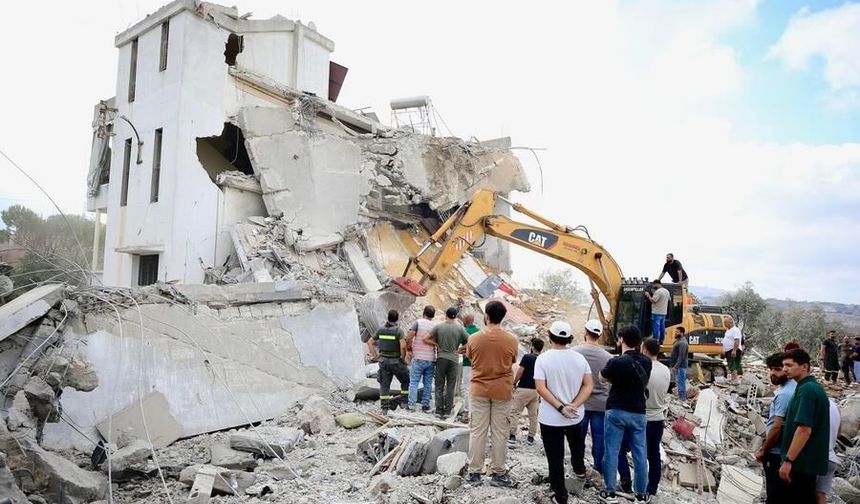 İsrail, Lübnan'ın güneyinde bir aracı vurdu: 3 ölü