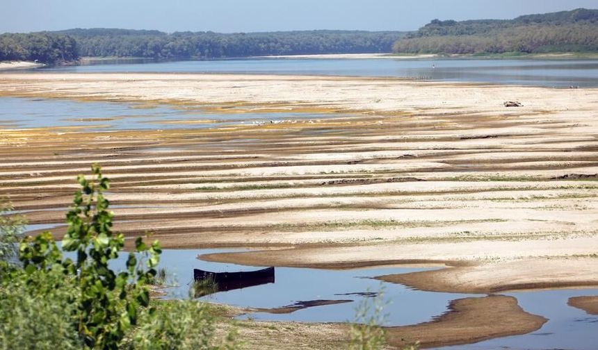 Macaristan'da kuraklık nedeniyle Tuna Nehri'nin su seviyesi rekor düzeyde düştü