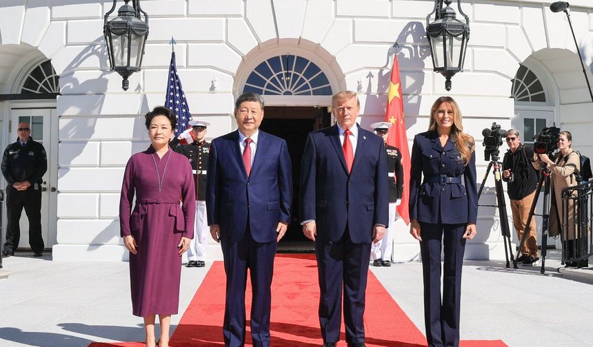 Xi Jinping ve eşi Peng Liyuan, Donald Trump ve eşi Melania Trump ile çay eşliğinde sohbet etti