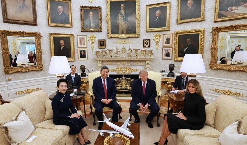 Xi Jinping ve eşi Peng Liyuan, Donald Trump ve eşi Melania Trump ile Oval Ofis'te bir araya geldi