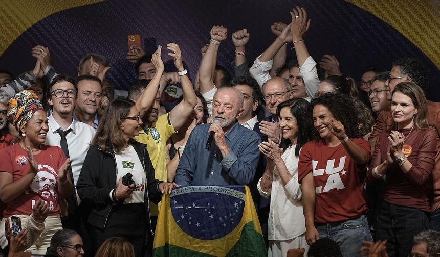 Çin, Brezilya'da yeniden devlet başkanı seçilen Lula'yı kutladı
