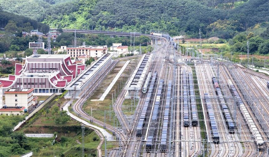 Çin-Laos Demiryolu'nun dış ticaret hacmi 14,9 milyar dolara ulaştı