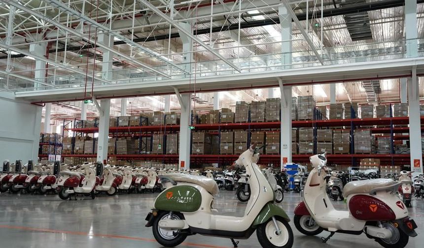 Çin menşeli elektrikli motosikletler Vietnam'da popüler hale geldi