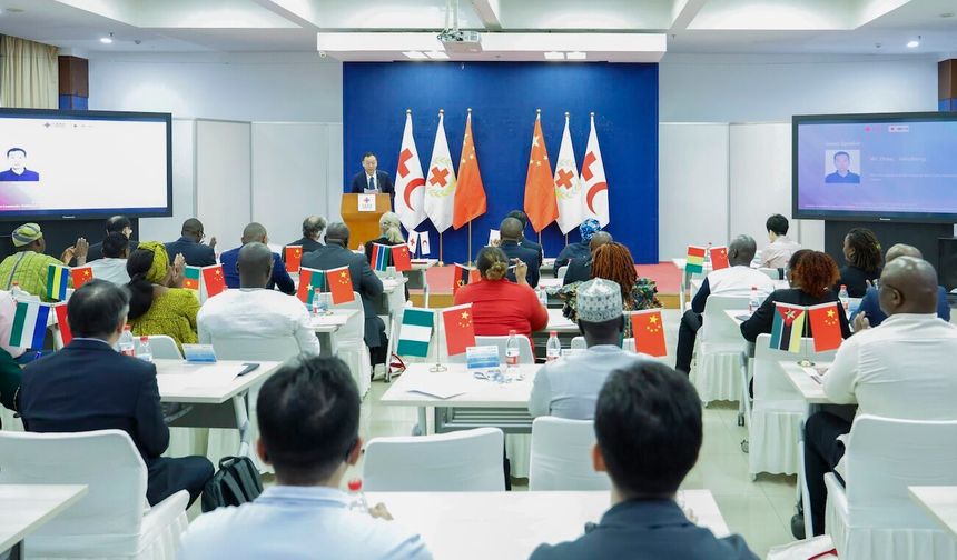 Çin ve Afrika'dan Kızılhaç ve Kızılay temsilcileri Beijing'deki seminer kapsamında bir araya geldi