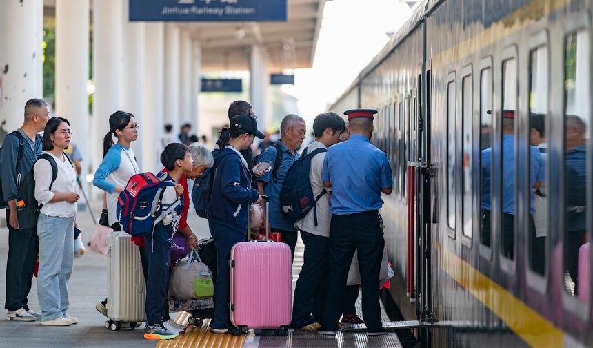 Çin'de Ulusal Gün tatilinde 15,46 milyon sınır ötesi seyahat gerçekleştirildi