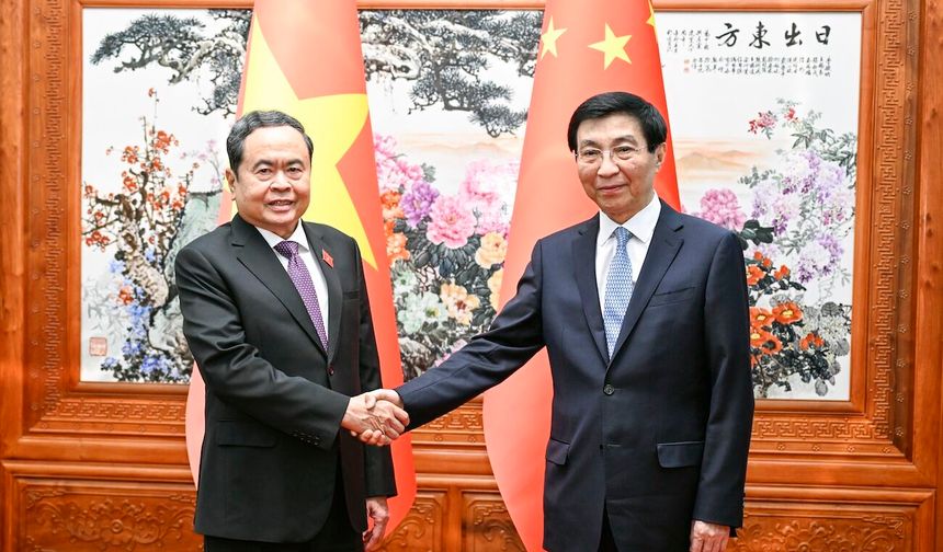 Çin'in en üst düzey siyasi danışmanı, Beijing'de Vietnam Ulusal Meclisi Başkanı ile görüştü