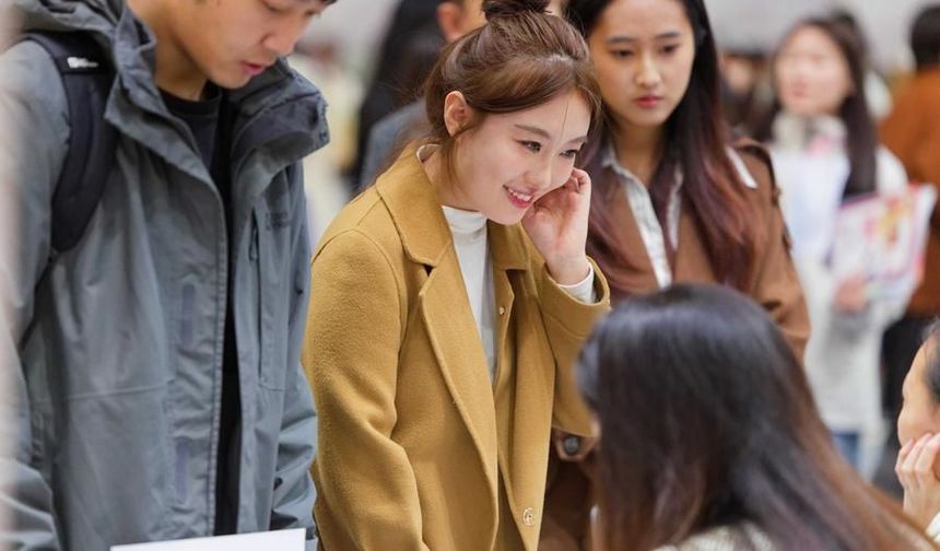 Çin'in Harbin kentindeki iş fuarına 11.000'den fazla üniversite mezunu katıldı