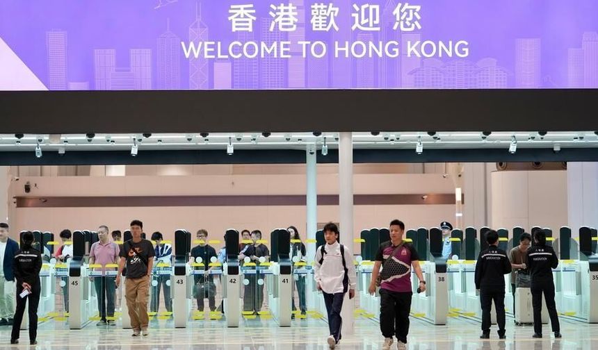 Çin'in Shenzhen kenti ile Hong Kong arasındaki yenilenen sınır kapısı faaliyete başladı