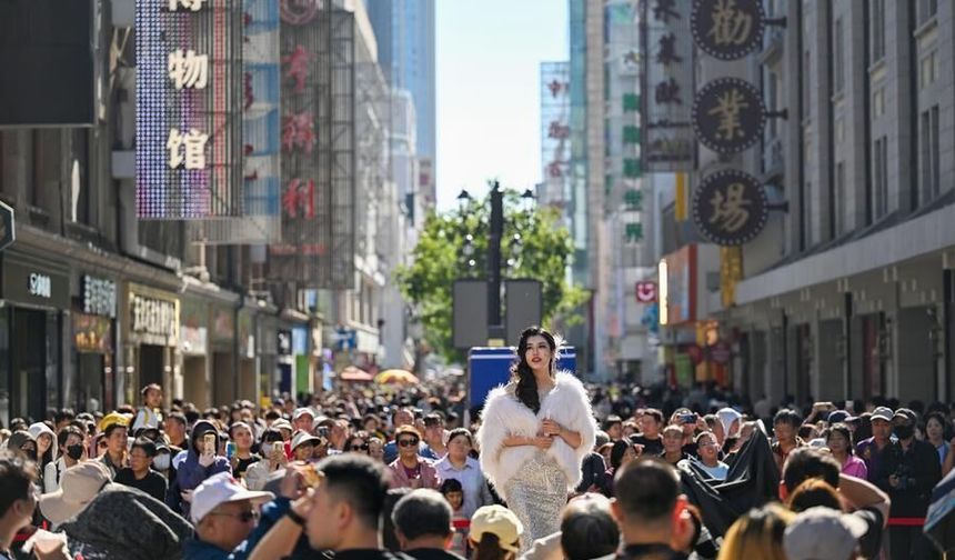 Çin'in Tianjin kentinde Ulusal Gün tatili tiyatro şölenine sahne oldu
