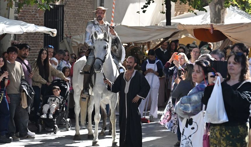 İspanya'da Cervantes Haftası renkli görüntülere sahne oldu