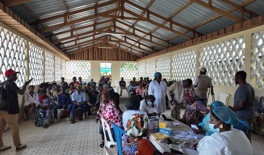 Kamerun'daki Çinli sağlık ekibi ücretsiz sağlık hizmeti verdi