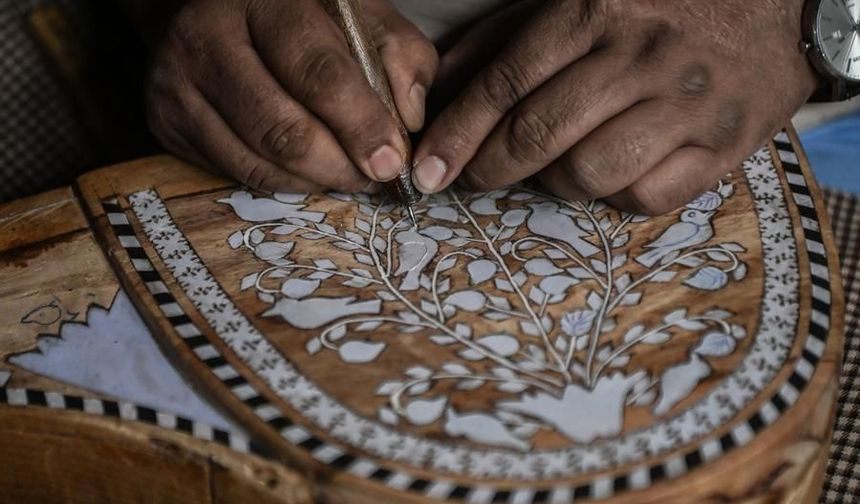 Keşmir'de geleneksel müzik aletleri ustaların elinde hayat buluyor