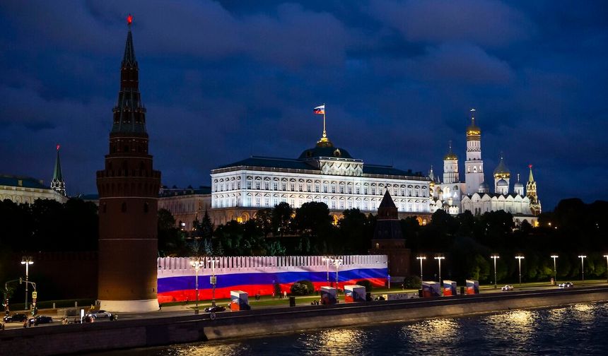 Kremlin: Ukrayna yönetimi, barışçıl çözüm için siyasi irade sergilemeli