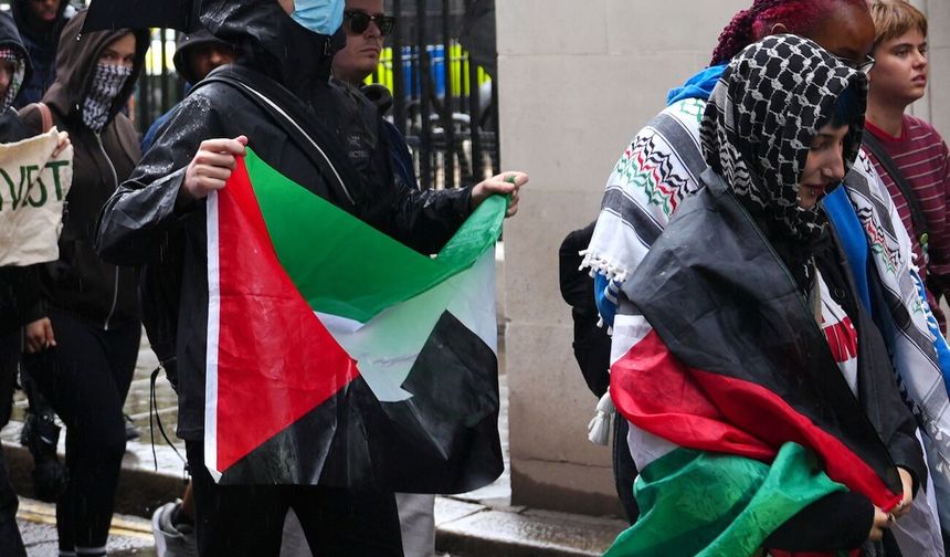 Londra'da Filistin'e destek gösterisine polis müdahalesi: 11 kişi gözaltına alındı