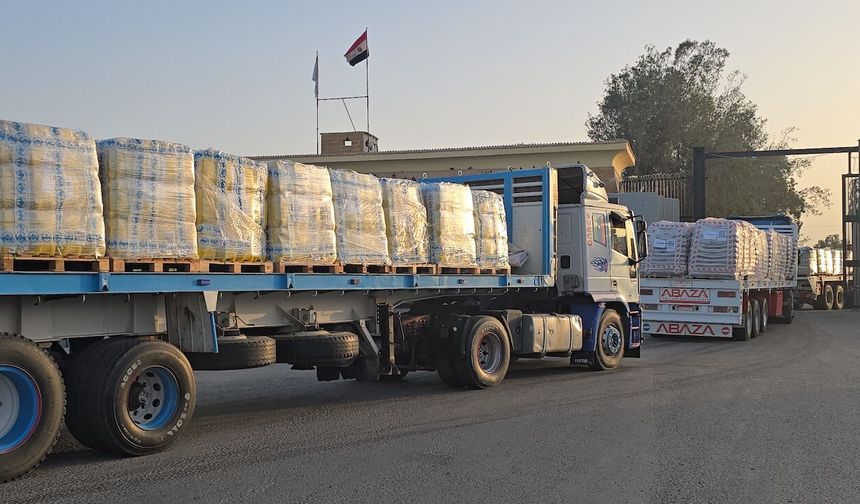Mısır, Gazze'ye 2.600 tondan fazla malzeme taşıyan insani yardım konvoyu gönderdi