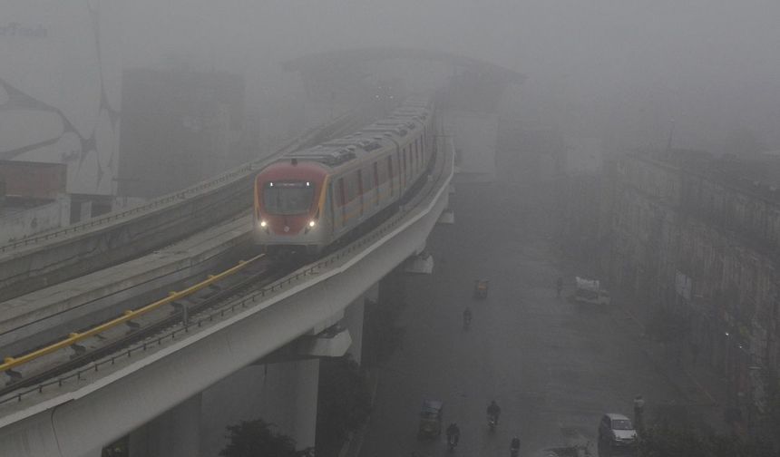Pakistan'da yolcu treni raydan çıktı: En az 5 ölü, 30 yaralı