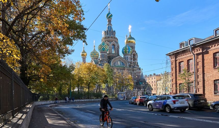 Rusya'nın St. Petersburg kentinden sonbahar manzarası