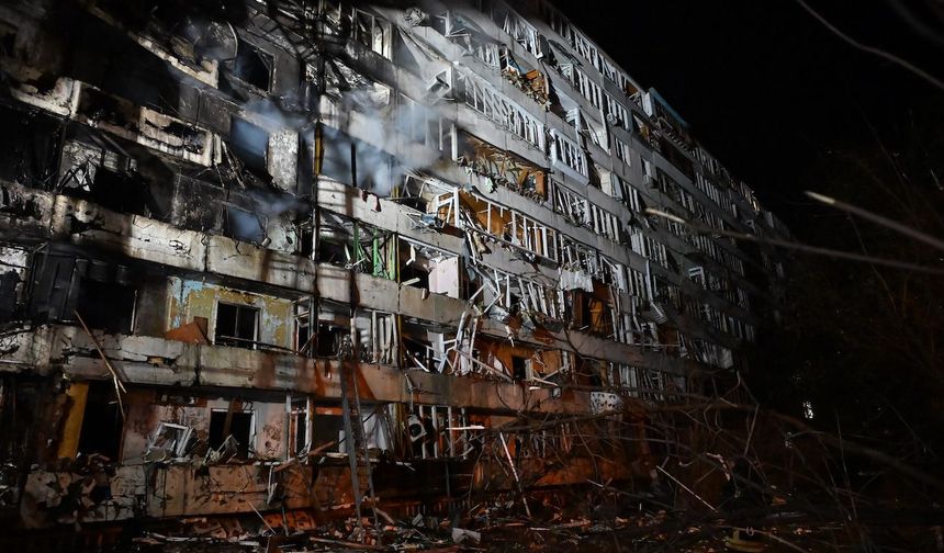 Rusya'nın Ukrayna'ya düzenlediği saldırının ardından en az 600 bin kişi elektriksiz kaldı