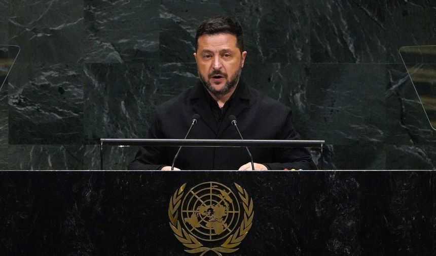 Zelenskiy: Cephe hatlarındaki çatışmaları durdurmaya hazırız ama topraklarımızdan taviz vermeyiz